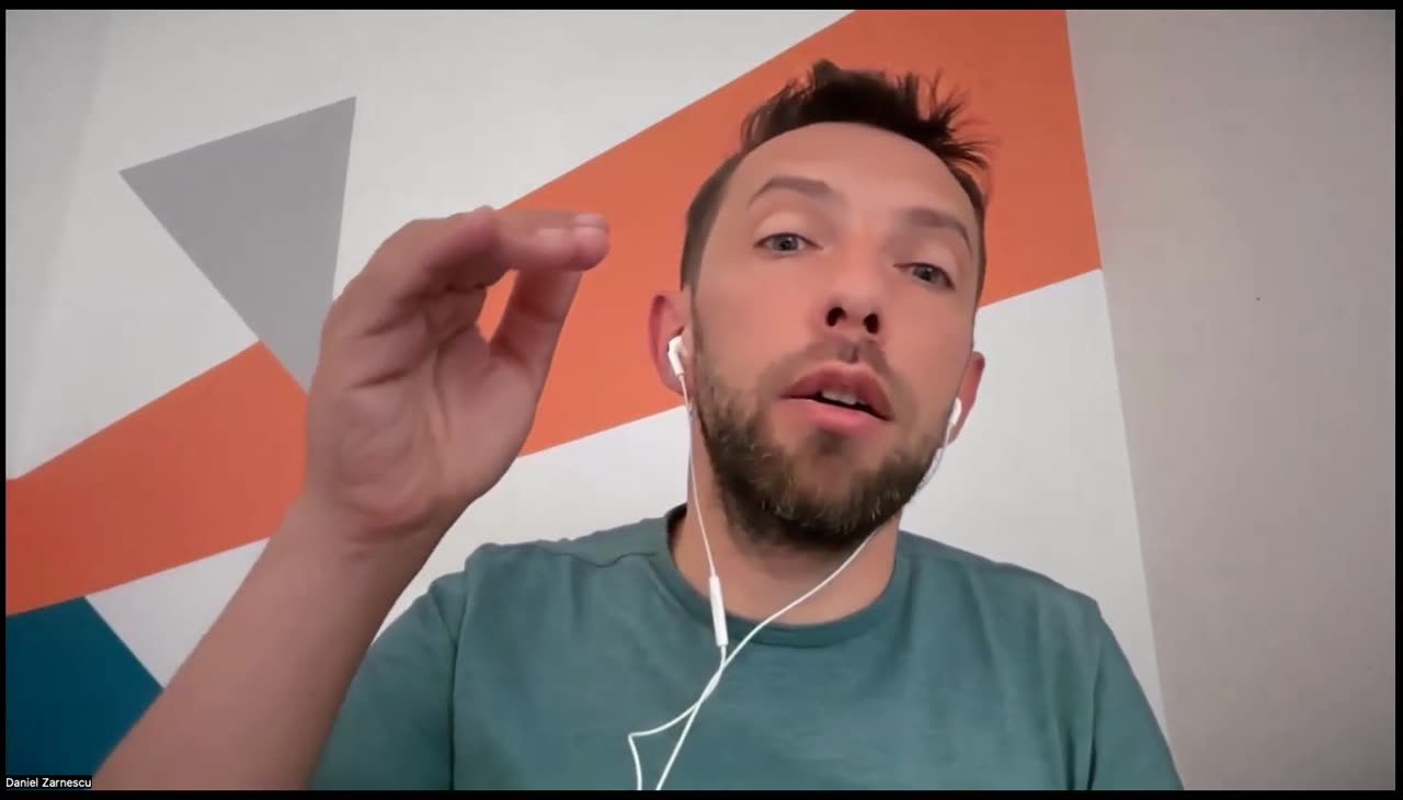 Daniel Zărnescu arată „Ce le spune Daniel trainerilor care caută o platformă” în Școala de Scris